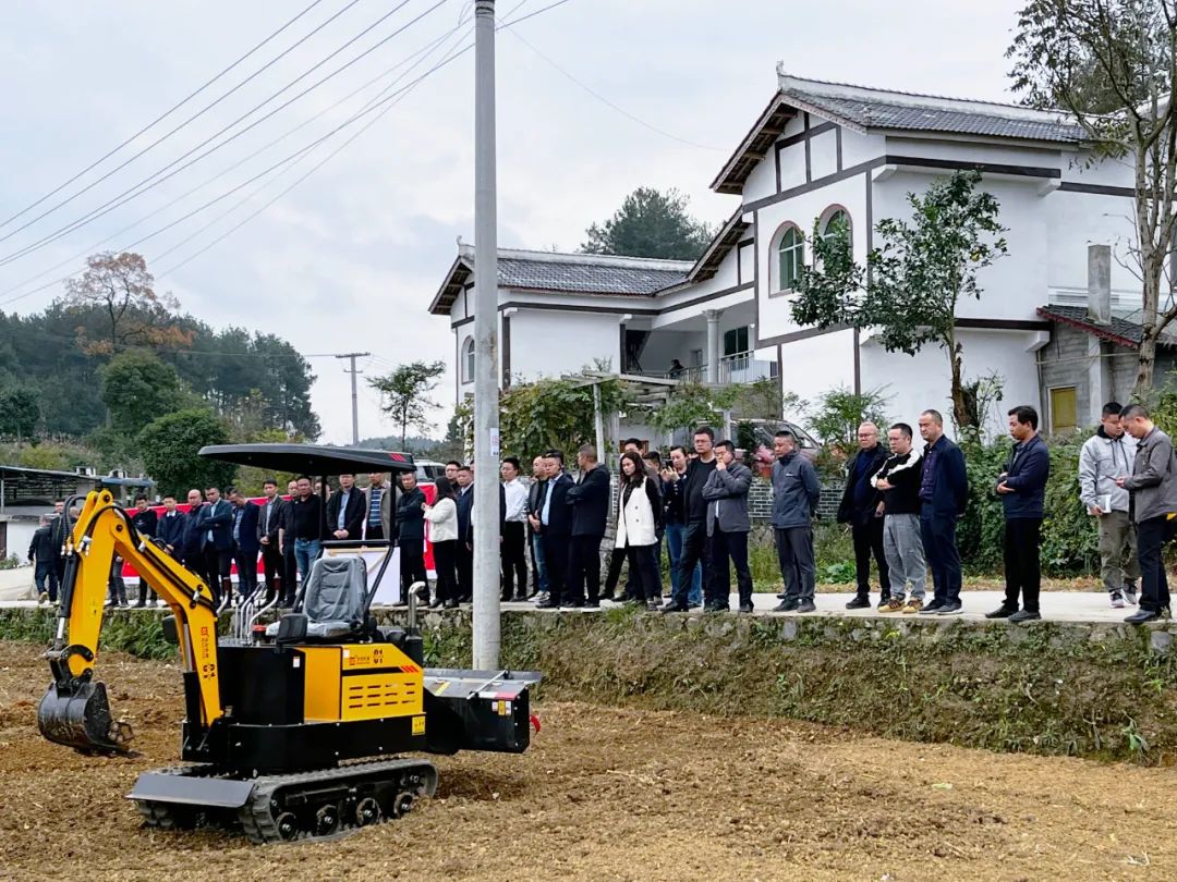茂田農機(jī)參加(jia)貴州省遵義市(shi)播州區(qu)煙葉農用(yong)機(jī)械展(zhan)示會